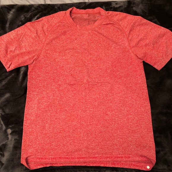 lululemon athletica Other - Lululemon vent shirt chambray red large
